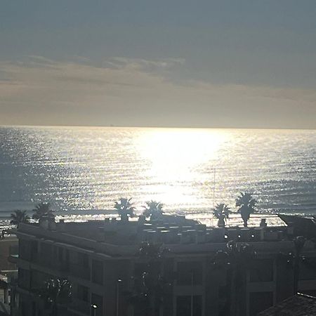 Stylish Well-Connected Beachfront Flat Valencia Luaran gambar