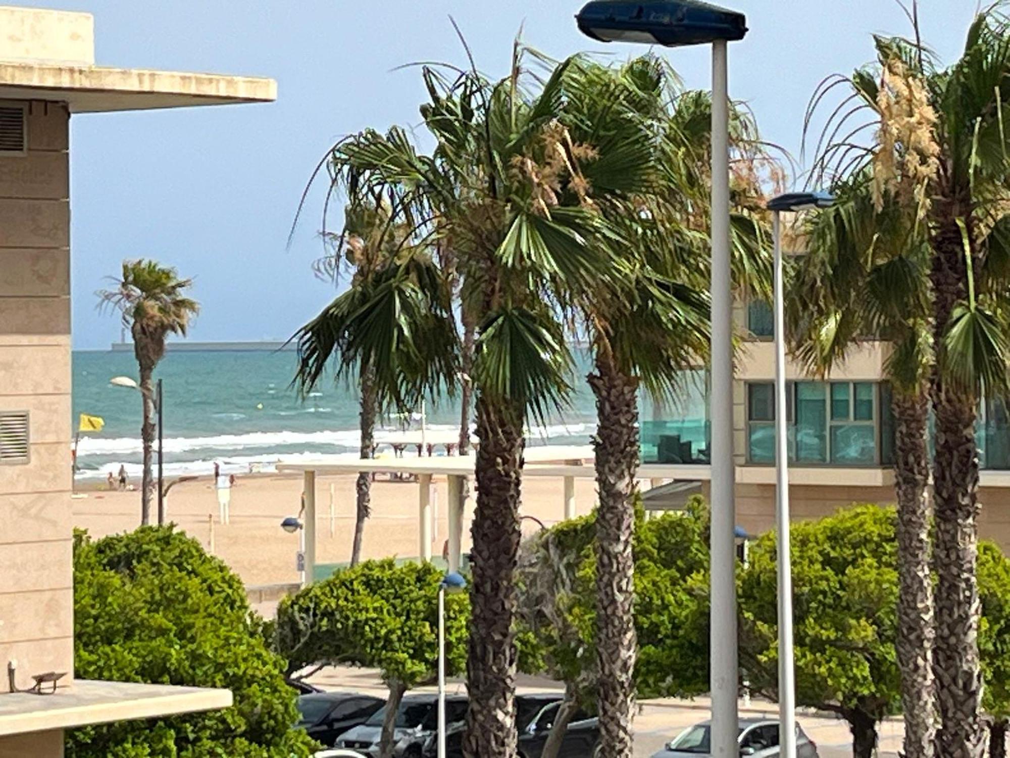 Stylish Well-Connected Beachfront Flat Valencia Luaran gambar