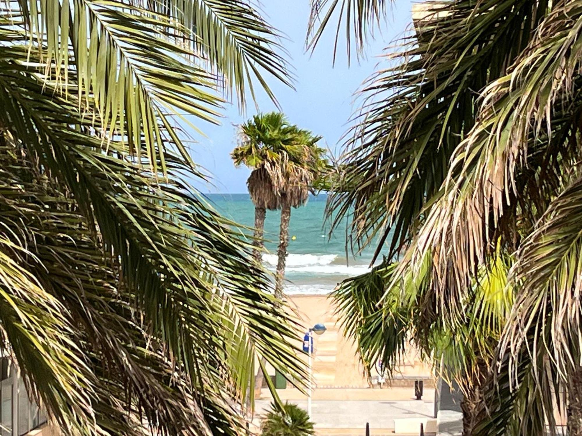 Stylish Well-Connected Beachfront Flat Valencia Luaran gambar