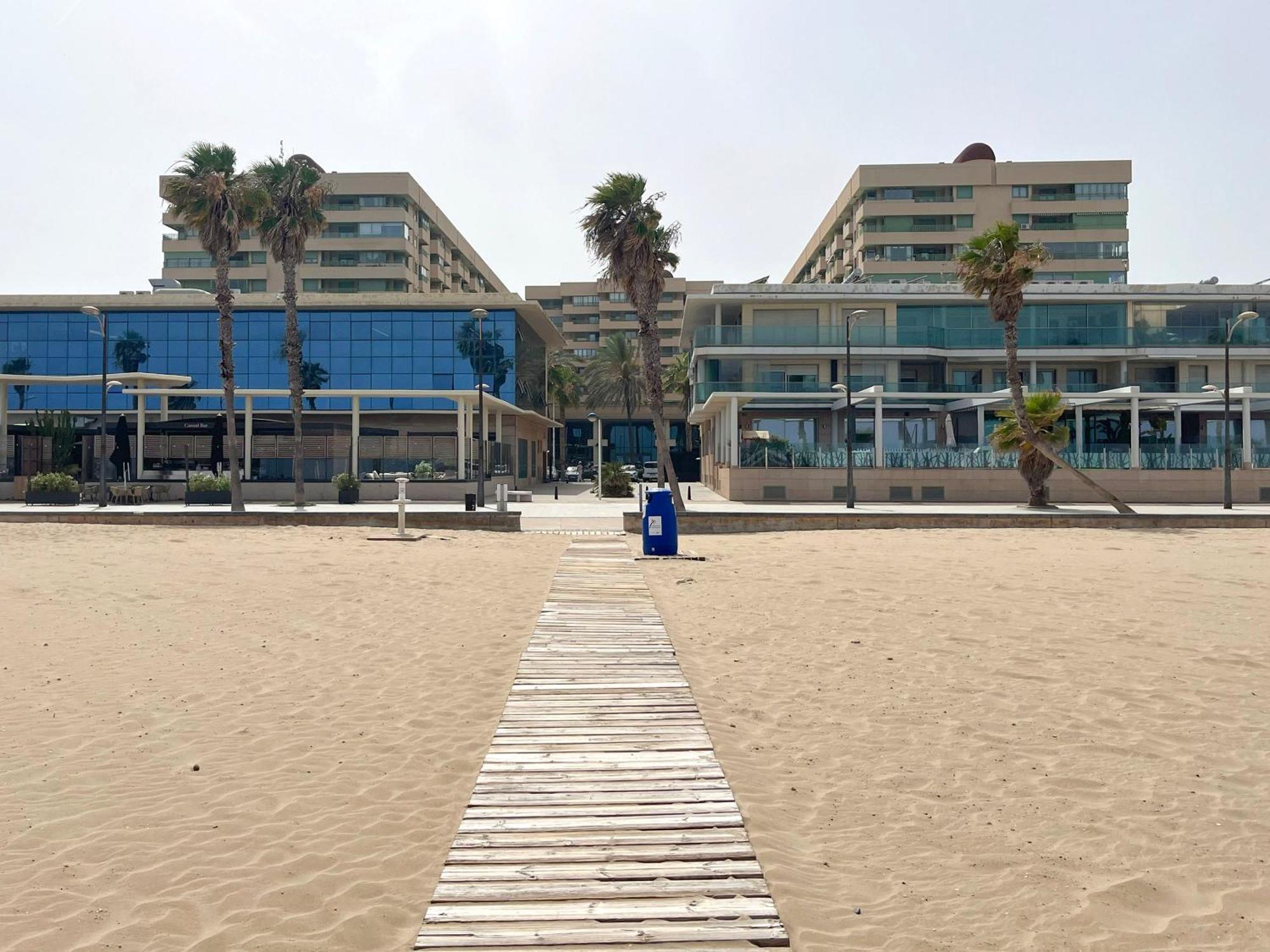 Stylish Well-Connected Beachfront Flat Valencia Luaran gambar